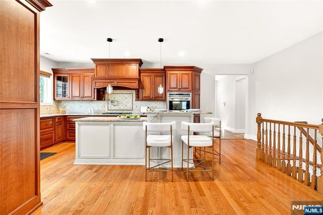 125 E Gramercy Place, Glen Rock, NJ 07452