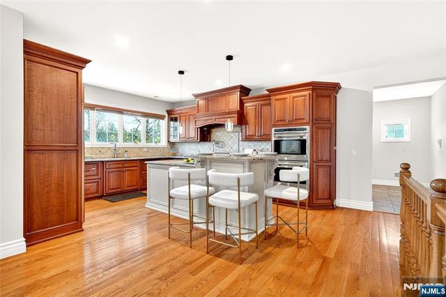 125 E Gramercy Place, Glen Rock, NJ 07452