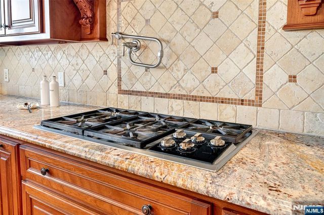 125 E Gramercy Place, Glen Rock, NJ 07452