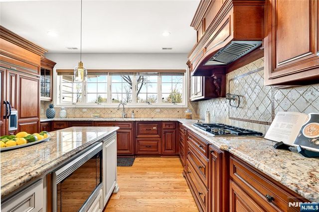 125 E Gramercy Place, Glen Rock, NJ 07452