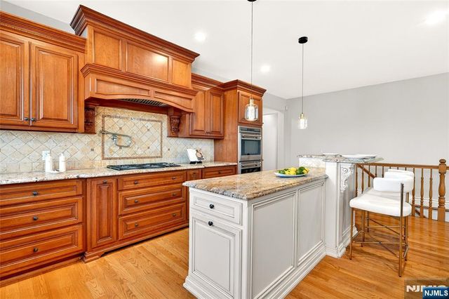 125 E Gramercy Place, Glen Rock, NJ 07452