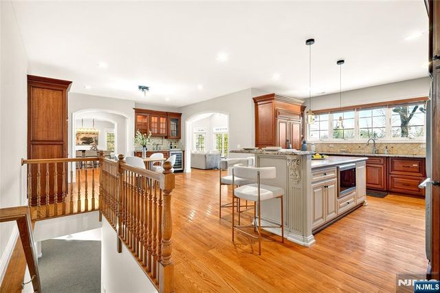 125 E Gramercy Place, Glen Rock, NJ 07452