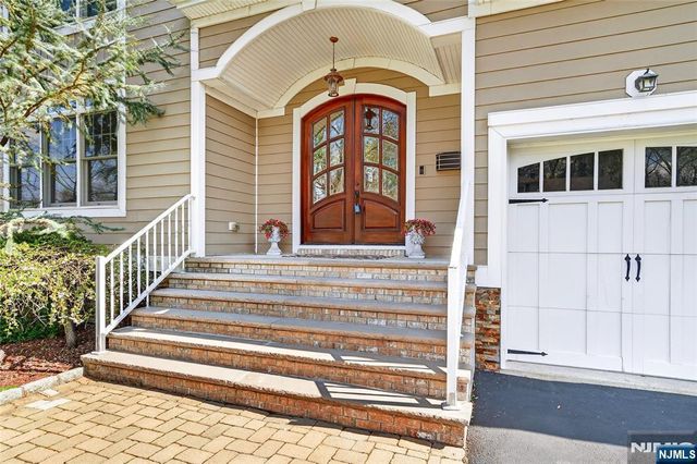 125 E Gramercy Place, Glen Rock, NJ 07452