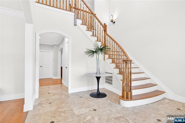 125 E Gramercy Place, Glen Rock, NJ 07452