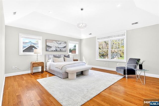 125 E Gramercy Place, Glen Rock, NJ 07452