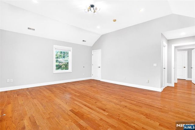 125 E Gramercy Place, Glen Rock, NJ 07452