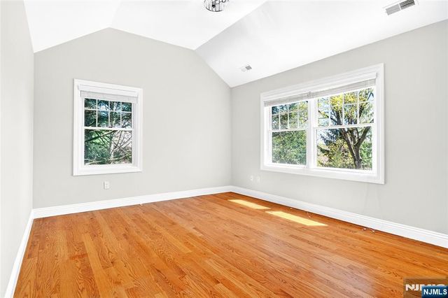 125 E Gramercy Place, Glen Rock, NJ 07452