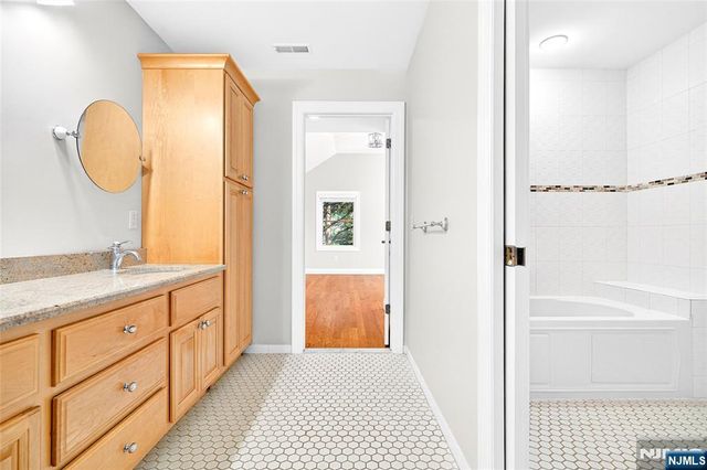 125 E Gramercy Place, Glen Rock, NJ 07452