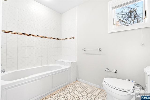 125 E Gramercy Place, Glen Rock, NJ 07452