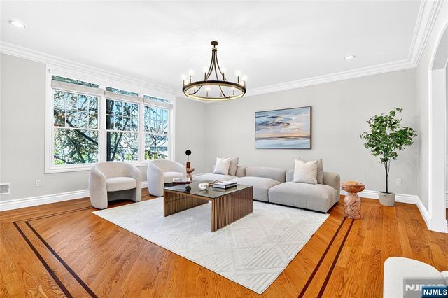 125 E Gramercy Place, Glen Rock, NJ 07452