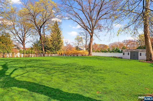 125 E Gramercy Place, Glen Rock, NJ 07452