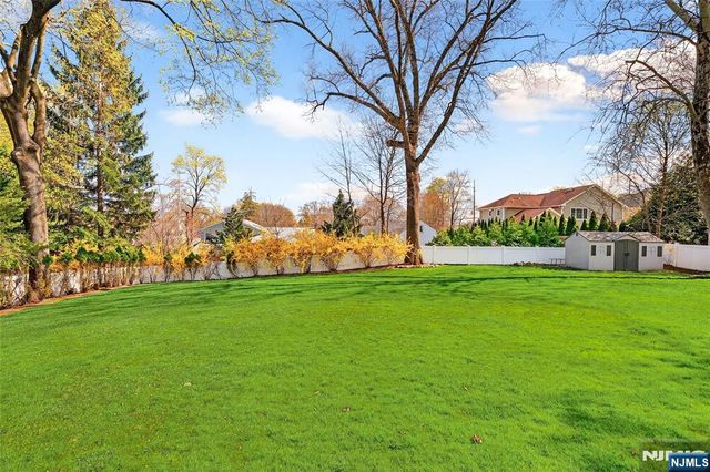 125 E Gramercy Place, Glen Rock, NJ 07452