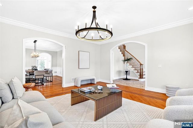 125 E Gramercy Place, Glen Rock, NJ 07452