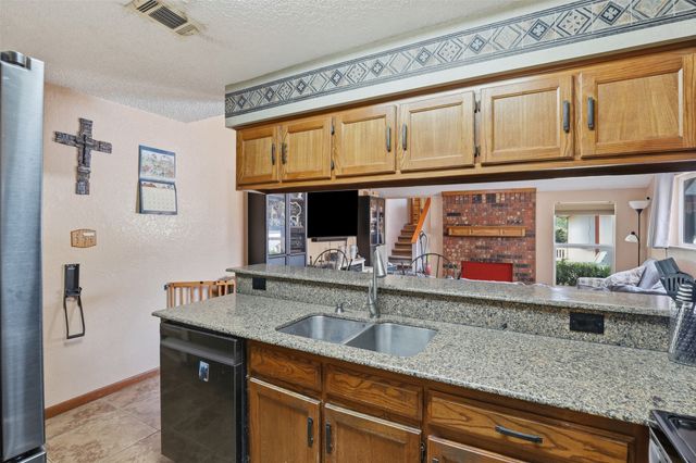 4214 Windhurst Drive, Arlington, TX 76015
