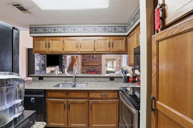 4214 Windhurst Drive, Arlington, TX 76015