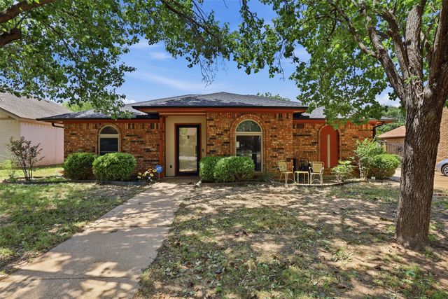 4214 Windhurst Drive, Arlington, TX 76015
