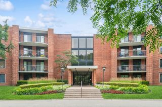 1605 E Central Road 411B, Arlington Heights, IL 60005