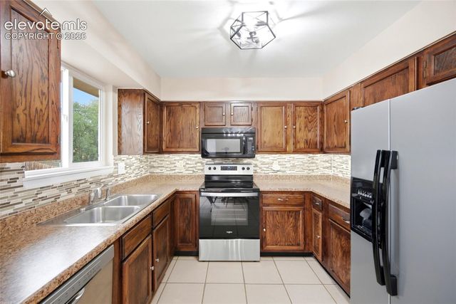 6735 Blue River Way, Colorado Springs, CO 80911