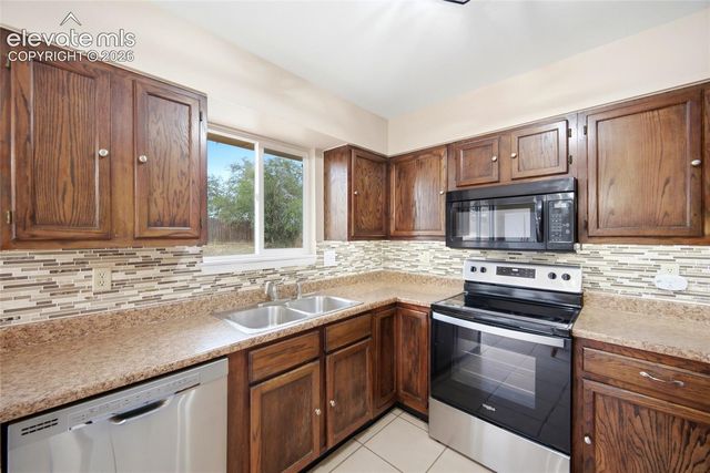 6735 Blue River Way, Colorado Springs, CO 80911