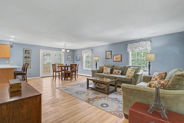 18 Leathers Lane, Dover, NH 03820