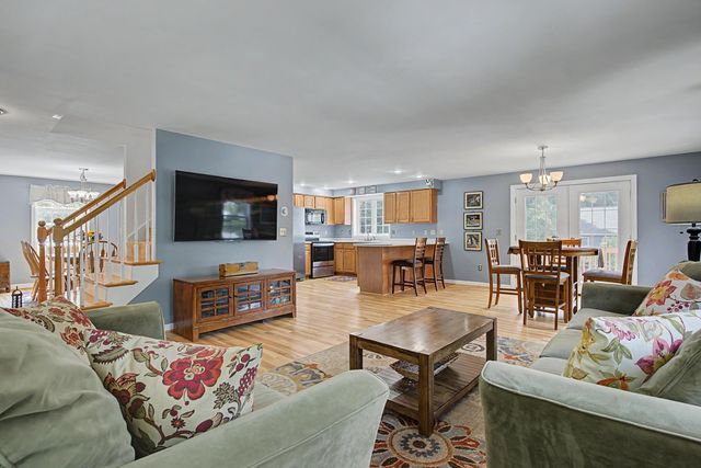 18 Leathers Lane, Dover, NH 03820