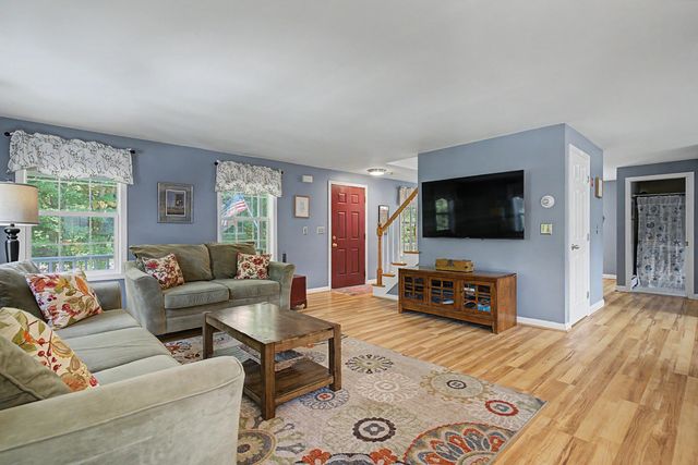 18 Leathers Lane, Dover, NH 03820