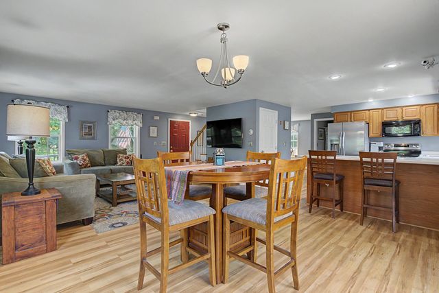 18 Leathers Lane, Dover, NH 03820
