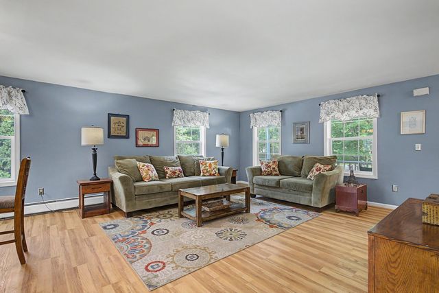 18 Leathers Lane, Dover, NH 03820