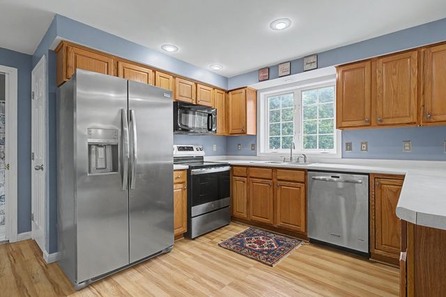 18 Leathers Lane, Dover, NH 03820