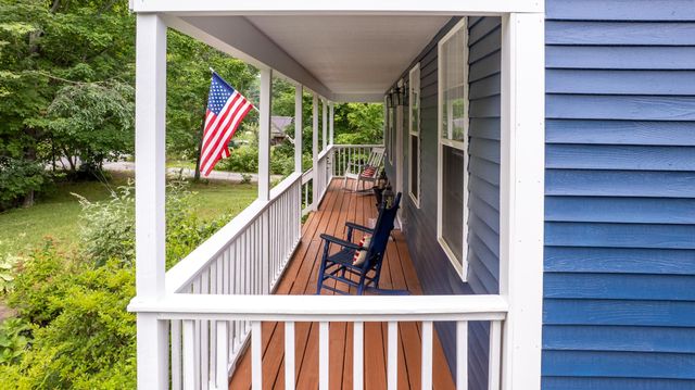 18 Leathers Lane, Dover, NH 03820