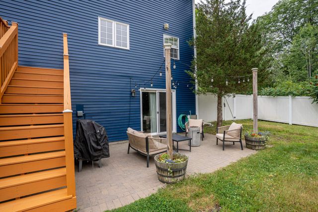 18 Leathers Lane, Dover, NH 03820