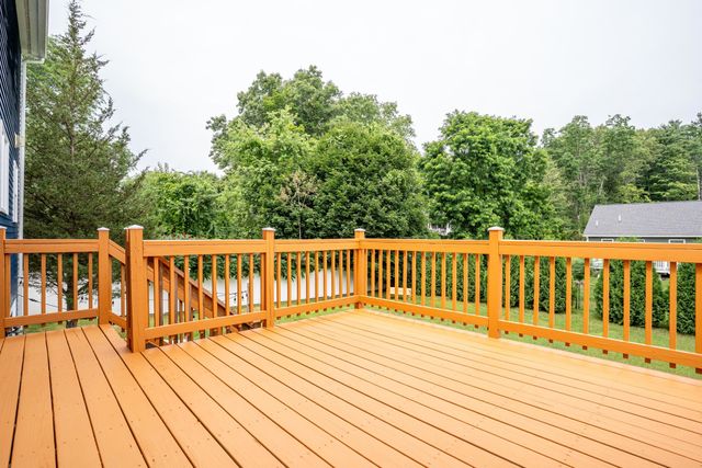 18 Leathers Lane, Dover, NH 03820