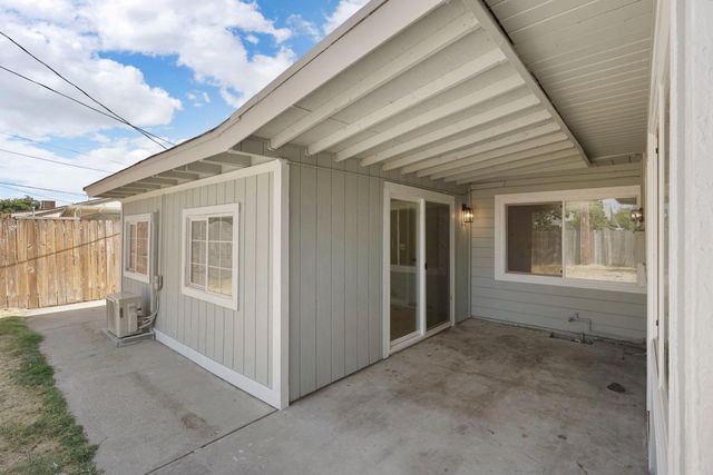 6327 N Pershing Ave, Stockton, CA 95207