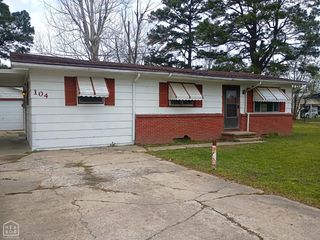 104 S 13th Avenue, Paragould, AR 72450