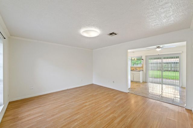 16703 David Glen Drive, Friendswood, TX 77546