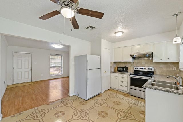 16703 David Glen Drive, Friendswood, TX 77546