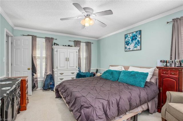4104 Moss Brook Drive, Winston-salem, NC 27127