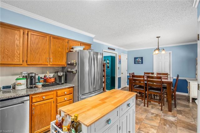 4104 Moss Brook Drive, Winston-salem, NC 27127
