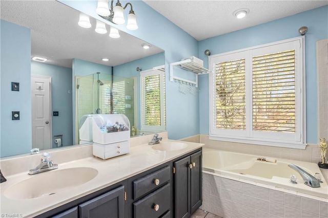 4104 Moss Brook Drive, Winston-salem, NC 27127