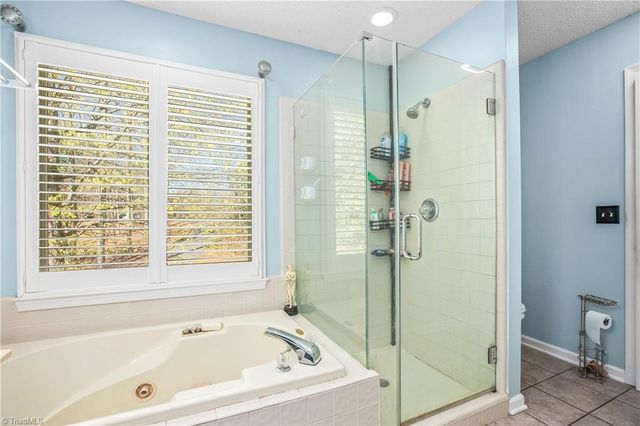4104 Moss Brook Drive, Winston-salem, NC 27127