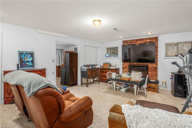 4104 Moss Brook Drive, Winston-salem, NC 27127