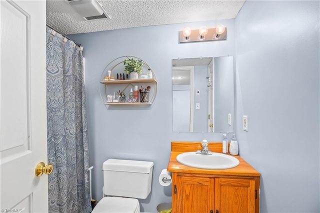 4104 Moss Brook Drive, Winston-salem, NC 27127