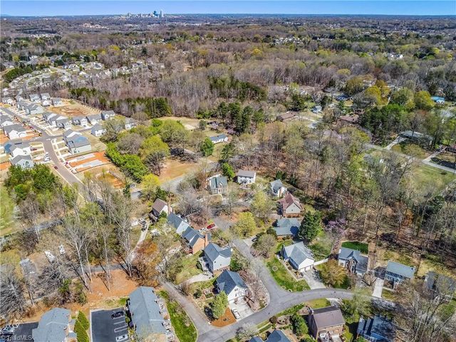 4104 Moss Brook Drive, Winston-salem, NC 27127