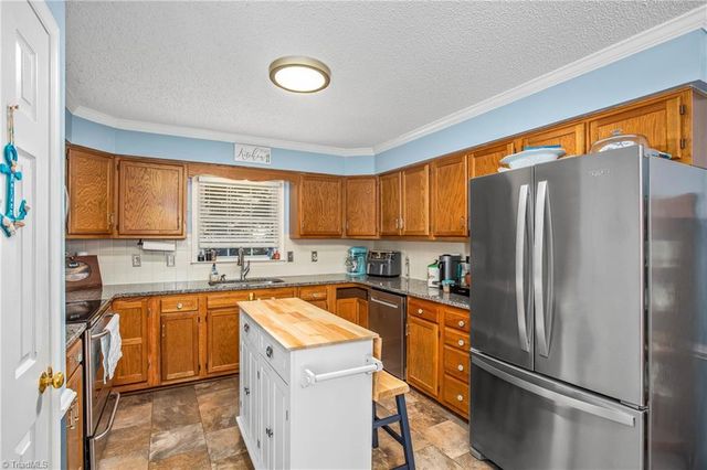 4104 Moss Brook Drive, Winston-salem, NC 27127
