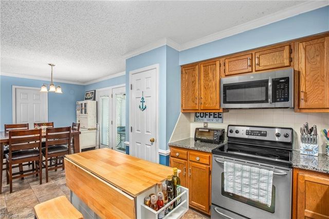 4104 Moss Brook Drive, Winston-salem, NC 27127