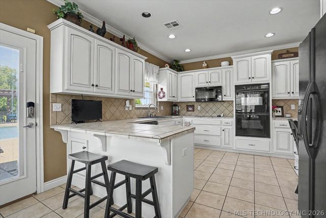 2406 E Fairfield Court, Oologah, OK 74053