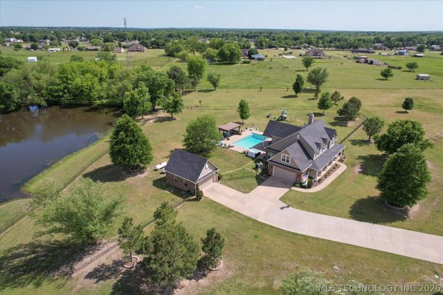 2406 E Fairfield Court, Oologah, OK 74053