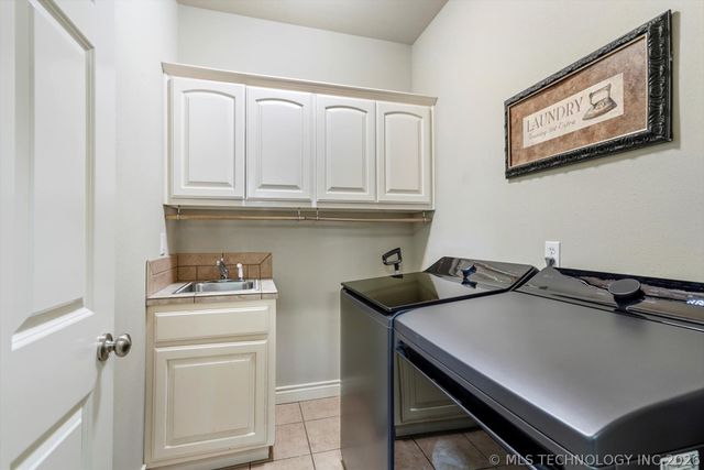 2406 E Fairfield Court, Oologah, OK 74053