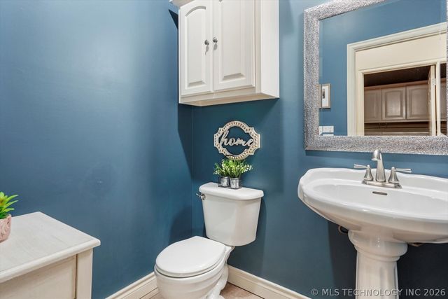 2406 E Fairfield Court, Oologah, OK 74053