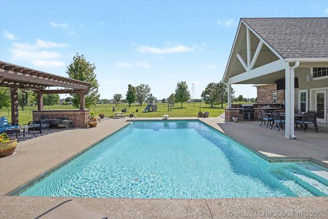 2406 E Fairfield Court, Oologah, OK 74053